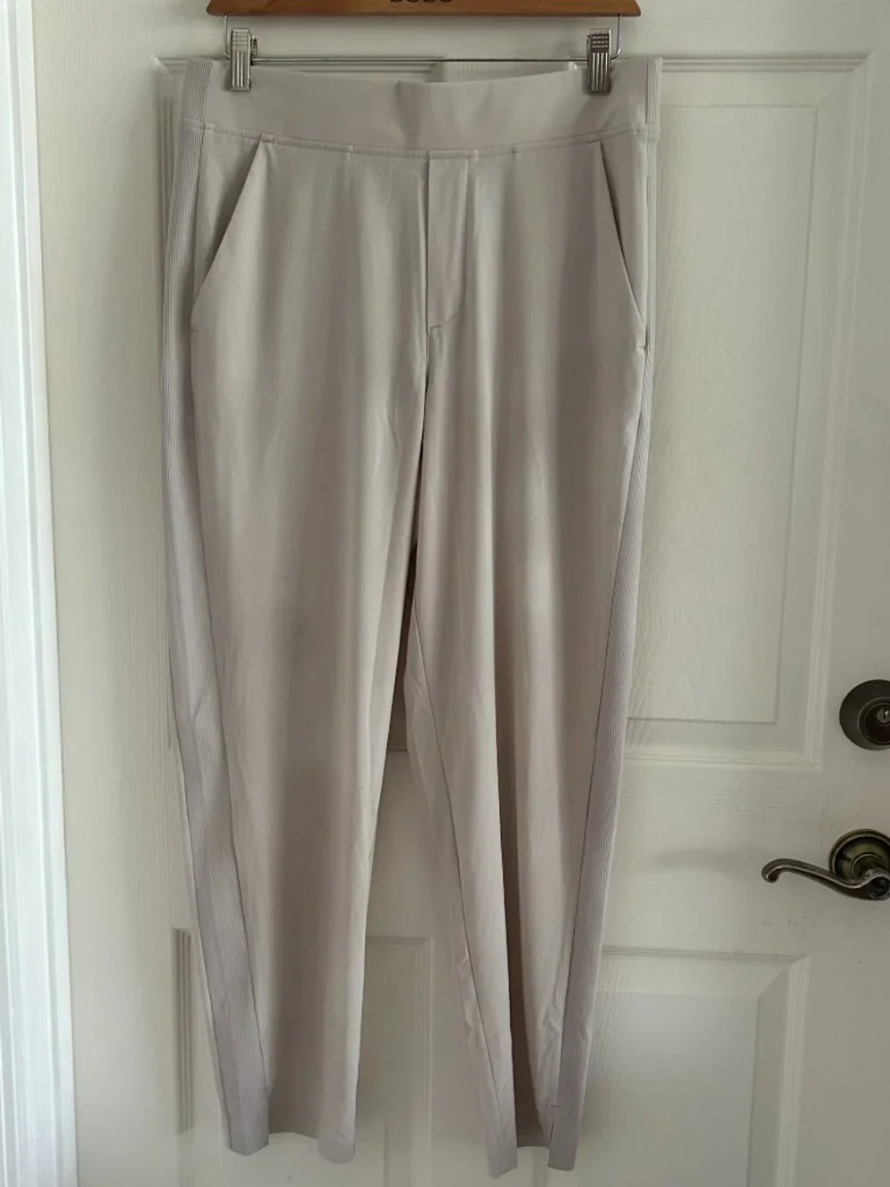 Athleta Tan Brooklyn Mid Rise Ankle Pant Size 8  Wrinkle-resistant, stretch fabr